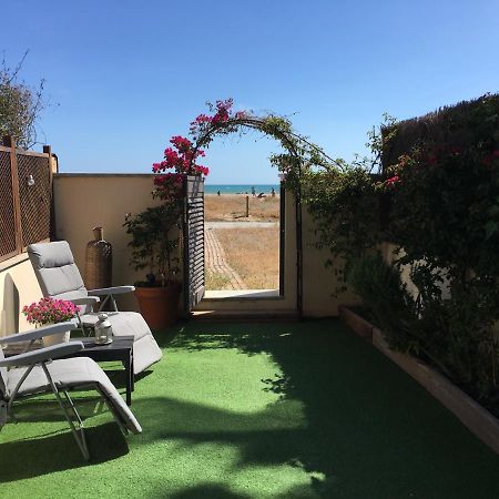 Beach Flat With Garden กาสเตย์เดเฟลส์ ภายนอก รูปภาพ
