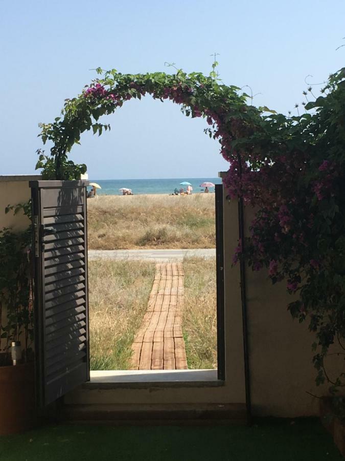 Beach Flat With Garden กาสเตย์เดเฟลส์ ภายนอก รูปภาพ