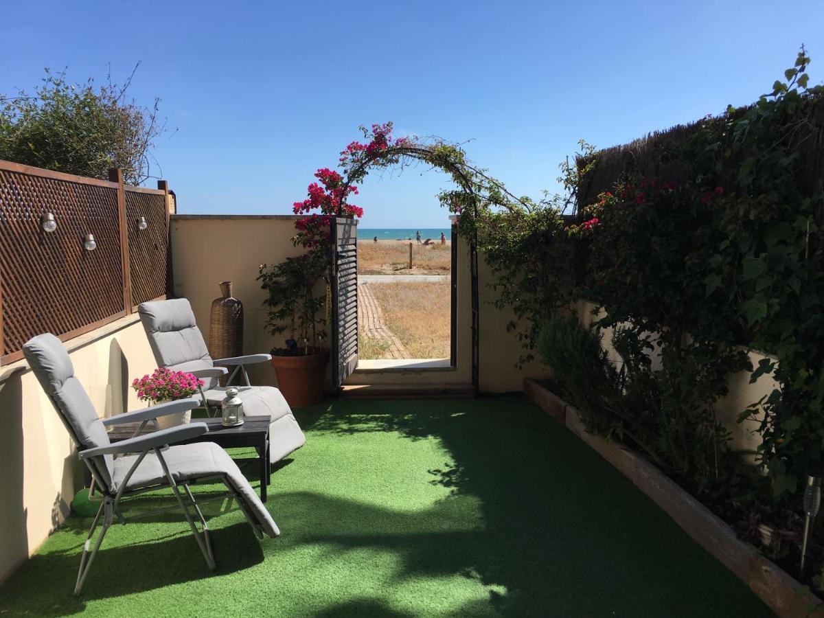 Beach Flat With Garden กาสเตย์เดเฟลส์ ภายนอก รูปภาพ
